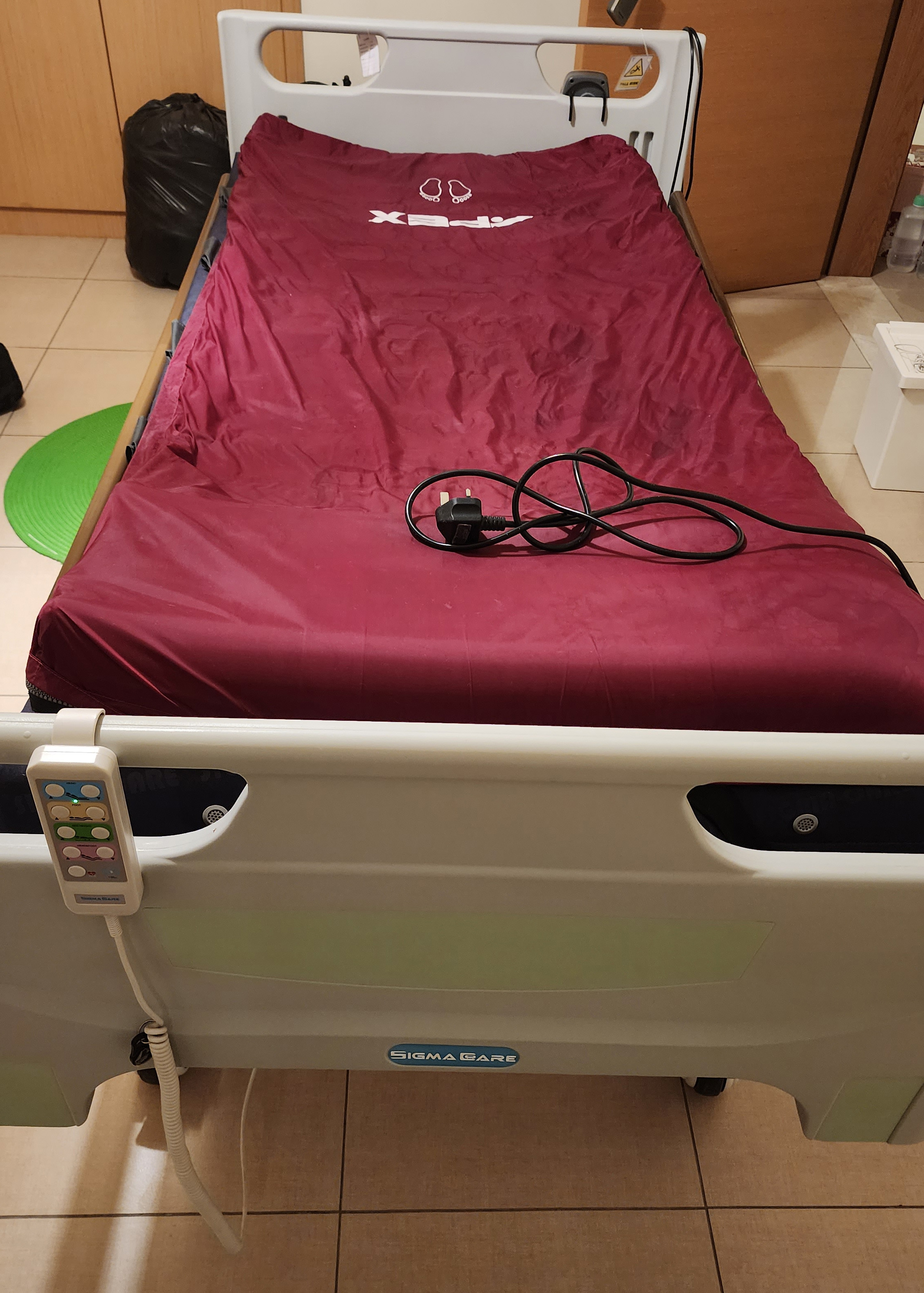 Sigma Care fully electrical bed with Apex automatic mattress