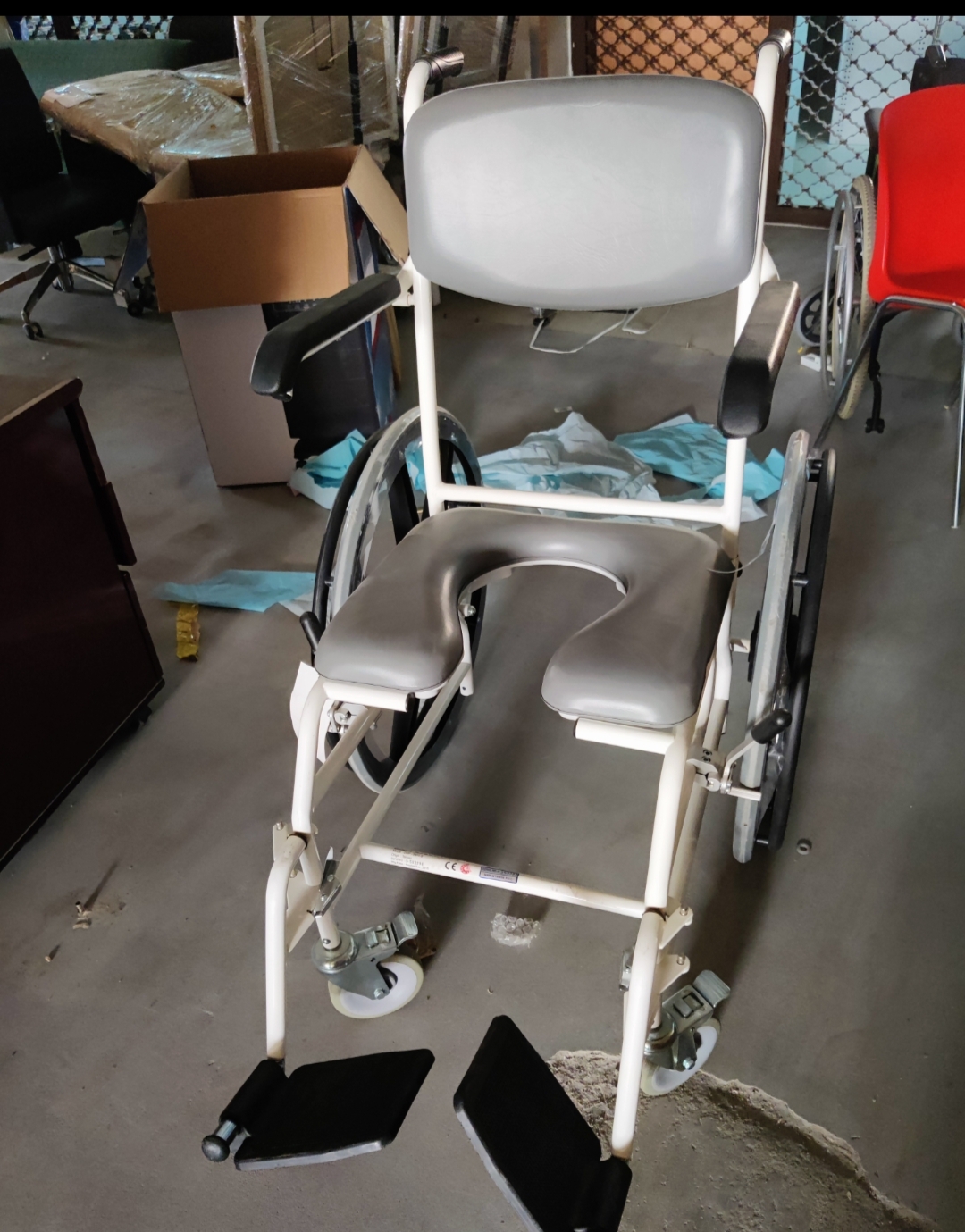 Commode chair for disability patients