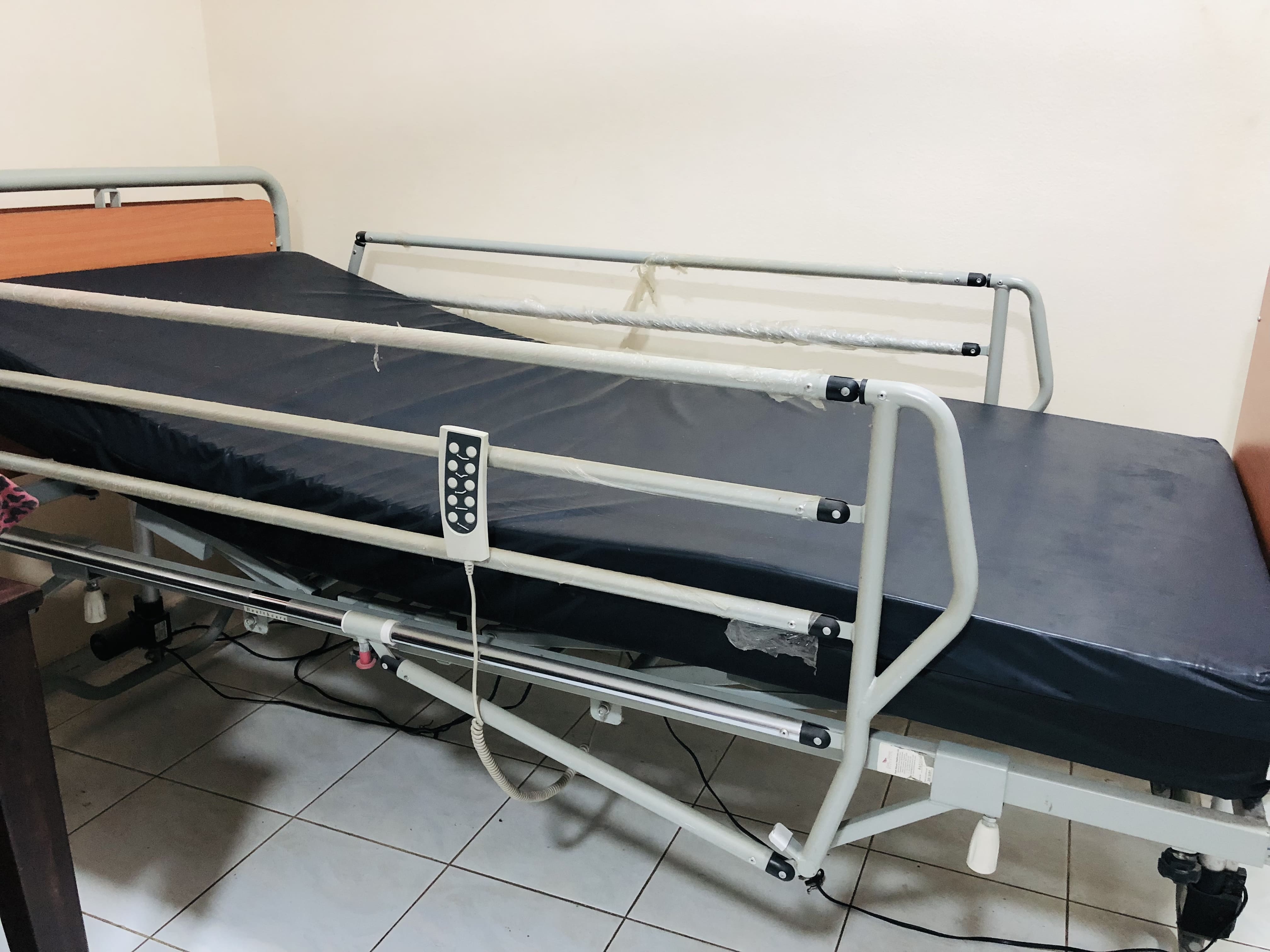 Medical Electric bed with 5 settings