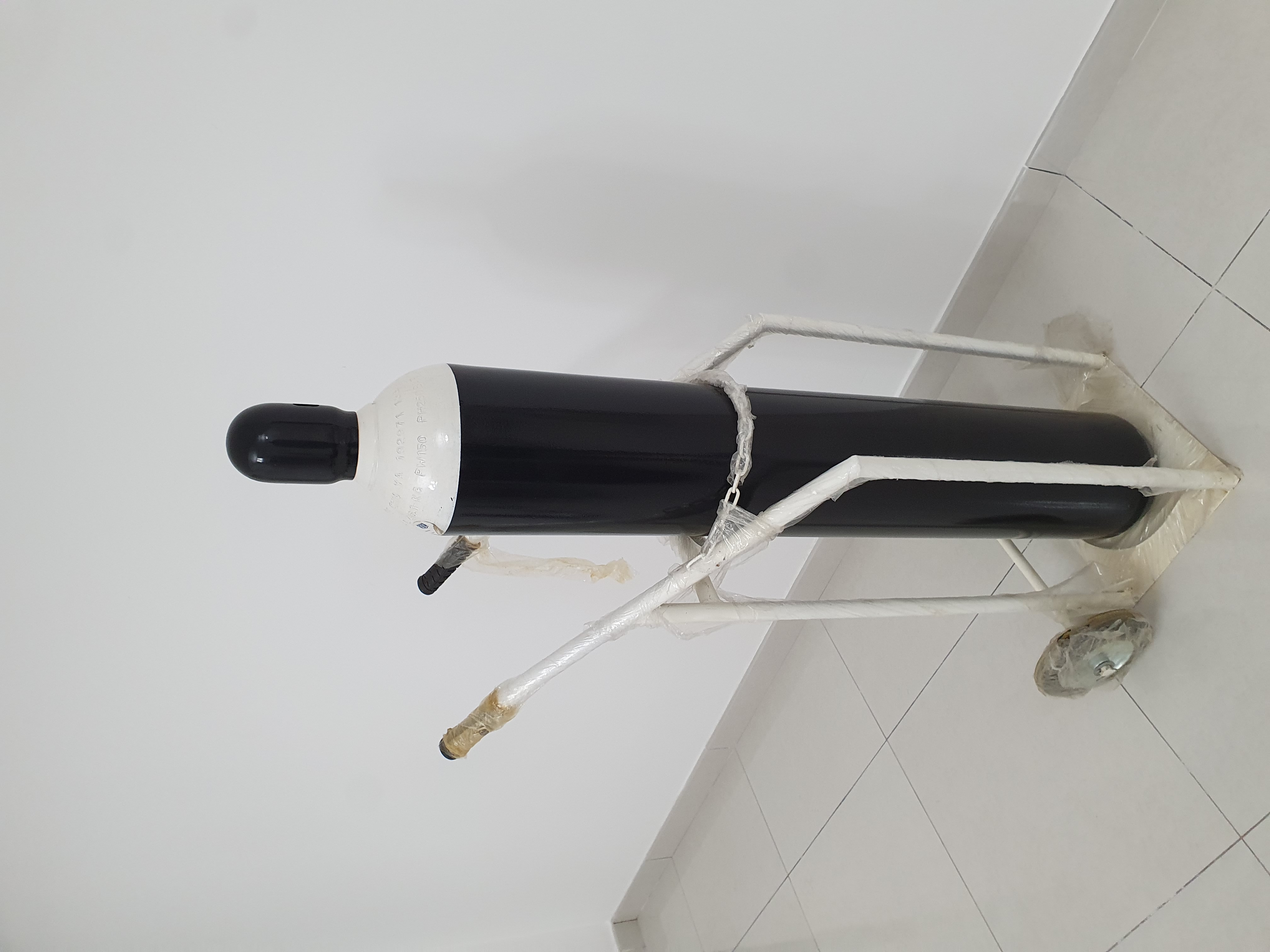 40.3L Oxygen Cylinder with Trolley and medical pressure regulator