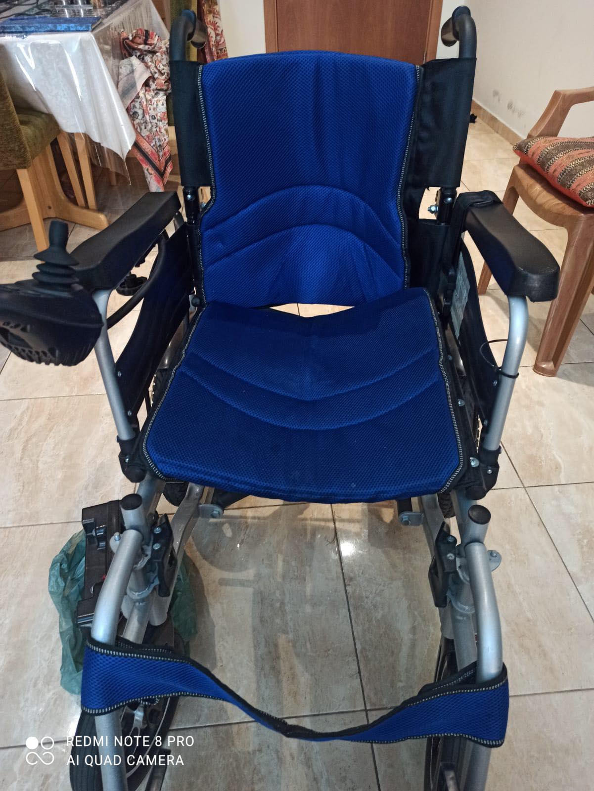 Automatic Wheelchair with Chargeable Battery for Sale 