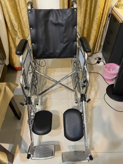 Hand-pushed semi-lying wheelchair With toilet