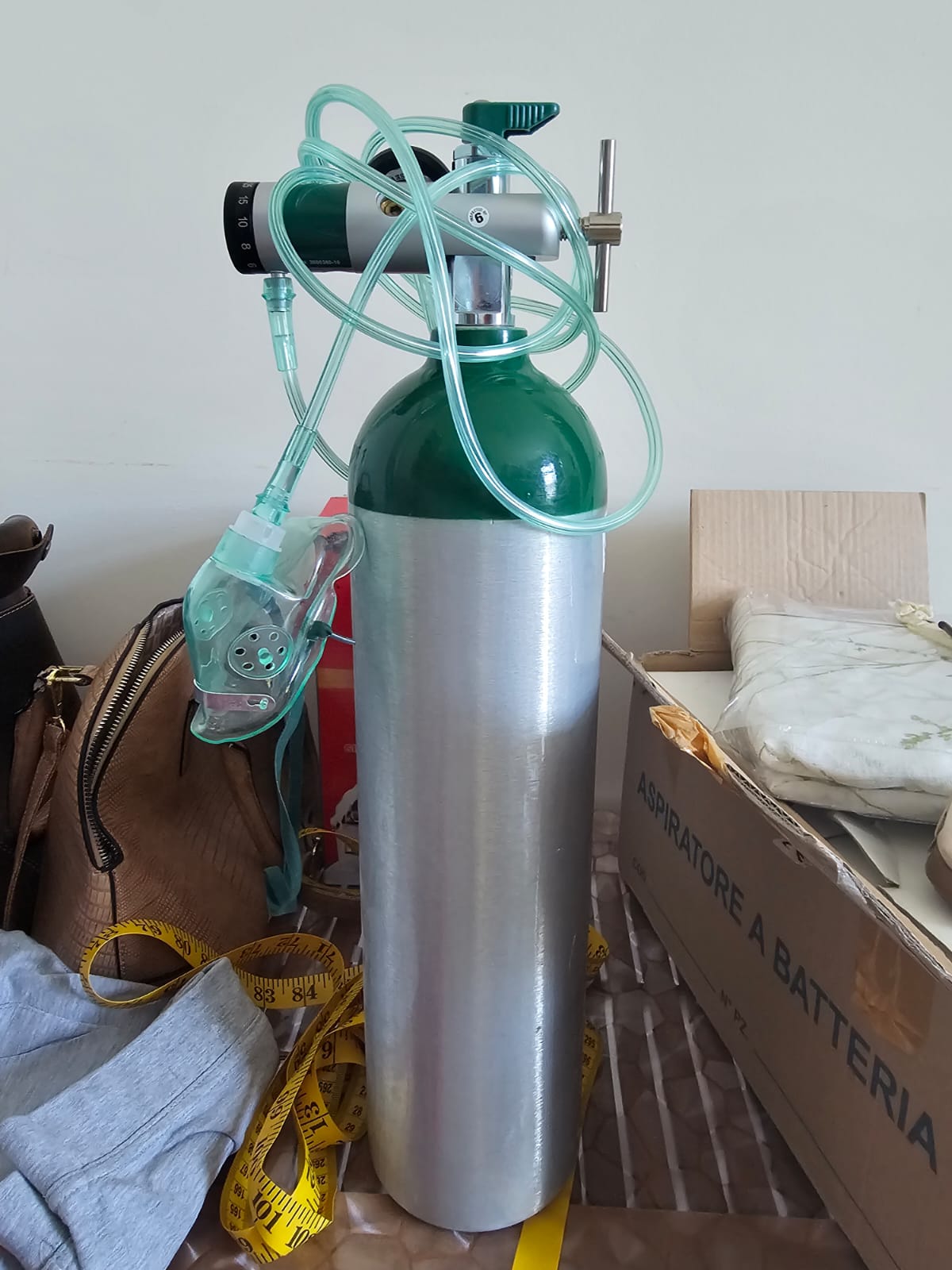 Oxygen cylinder with regulator 