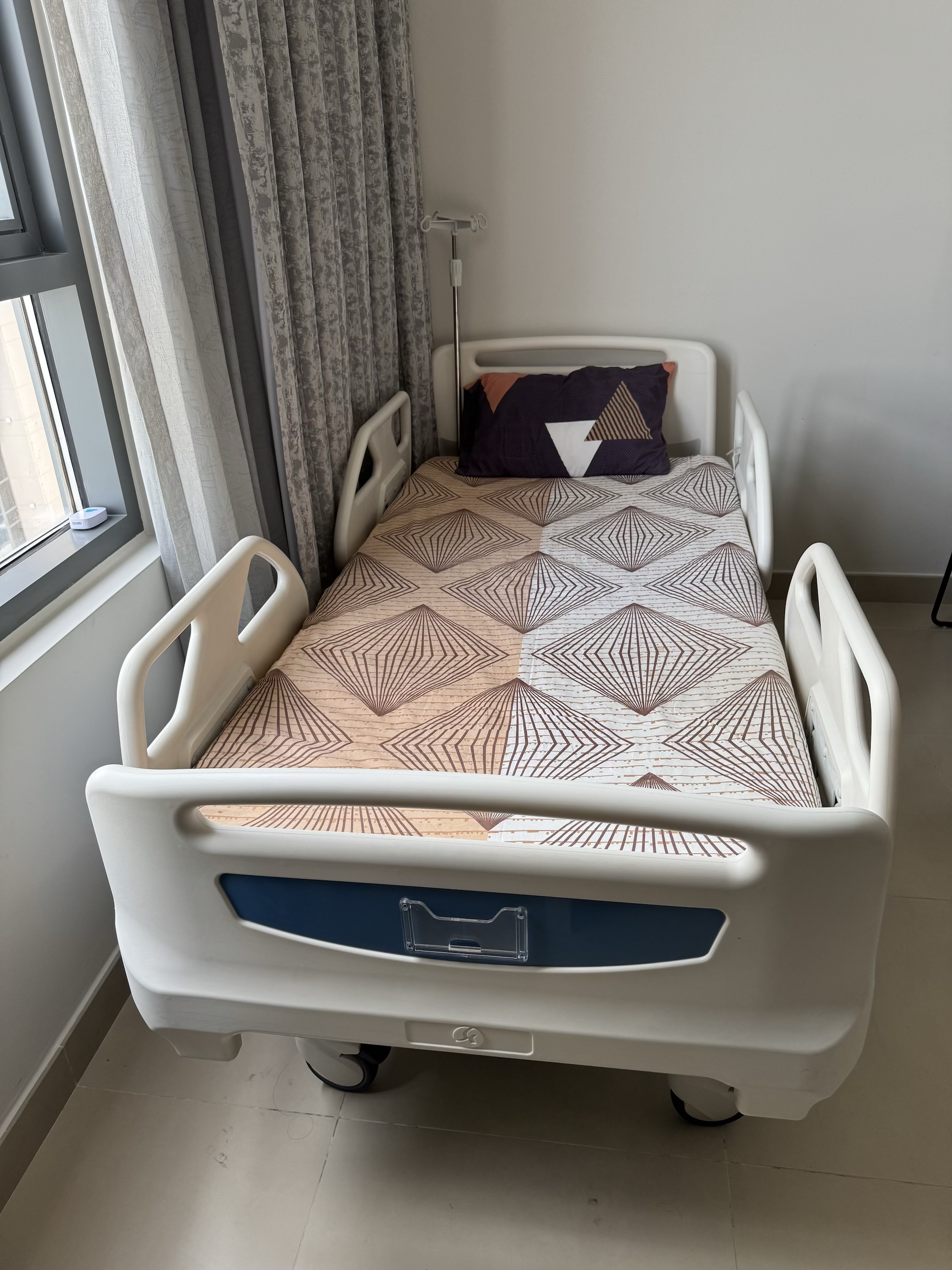 Electric 3 Function Hospital Bed In Excellent Condition